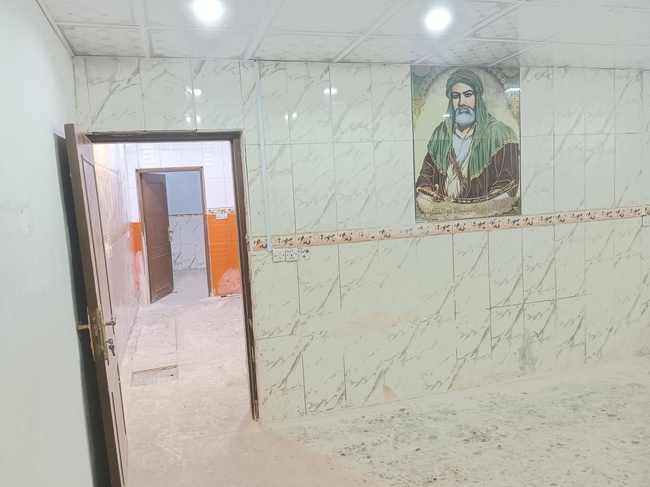 بيت الإيجار حريه الأولى فرع مطعم بابا عن مساحه ٦٥ متر عكاده بس نظيف جدا غرفتين وصاله ومطبخ وحمام وتواليت طابقين وسطح جاهز من كلشي مطور ماء وتانكي وخط مولده *********** واتساب
