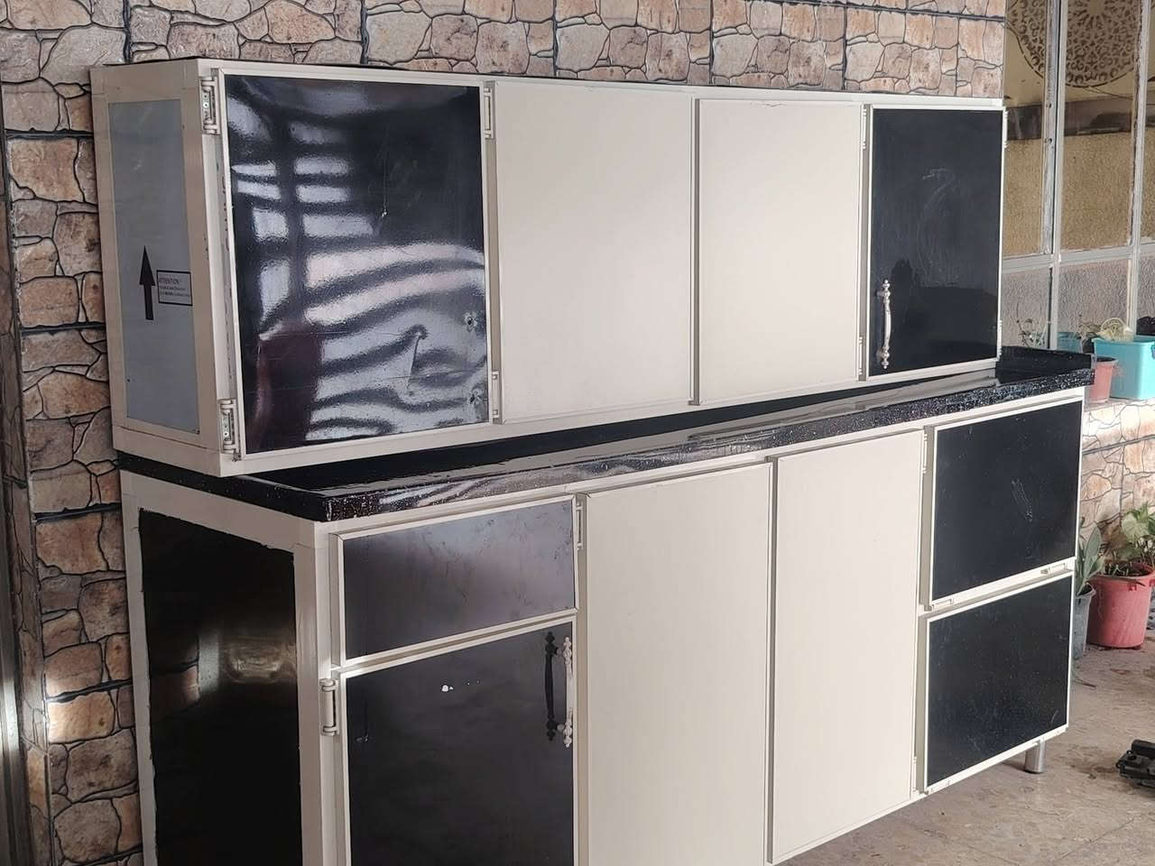 سلام عليكم كاونتر مستعمل نضيف مرمر كلش حلوو سعره ٤٥٠ وبي مجال النتصال عل رقم ***********
