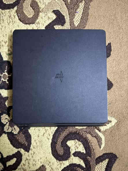 بلي فور سلم اولاين نضافه 100% دبل جوستك 
مع قرص GTA 5 وكآمل ملحقاته استخدام شهر السعر 350 وبي مجال للتواصل على الرقم ***********
