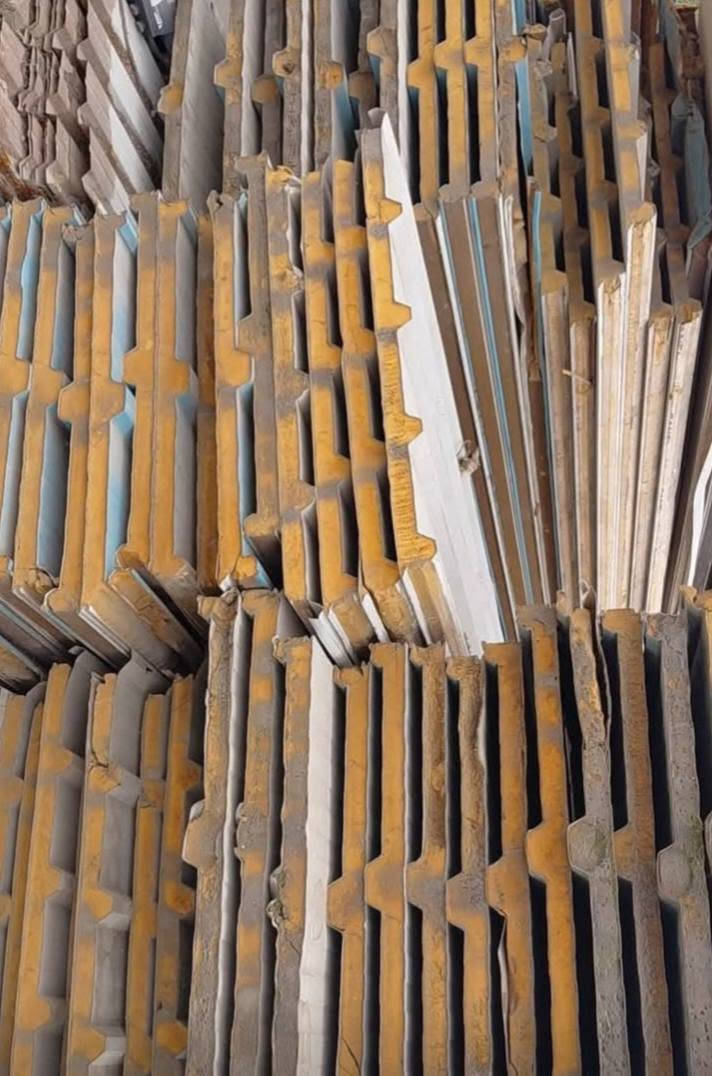 سلام عليكم ابيع واشتري سندويج والحديد المستعمل والجديد العنوان بغداد مدينة الصدر ***********
