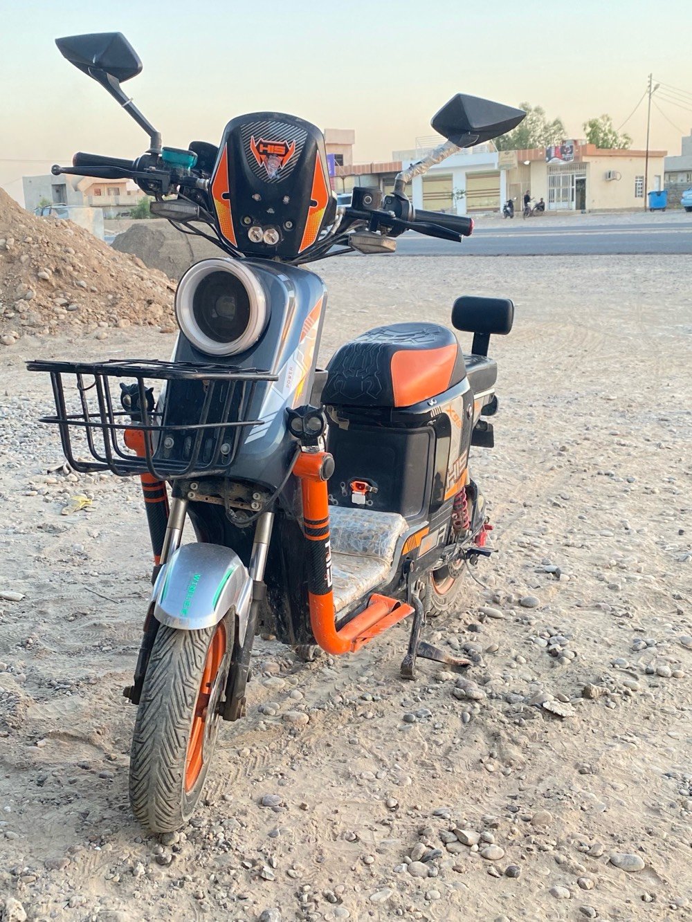 سلام وعليكم ماطور شحن X900للبيع بطاريات جدد بصمه تشغيل عن بعد كهربيات كلها شغاله السعر٣٦٠وبيه مجال المكان قضاء العلم قرب صيطرة***********/14
