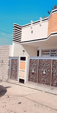 عندي هاذه لبيت للبيع ١٠٠ متر سعره ٥٢ وبي مجال بيت مرتب طابو زراعي سند٢...