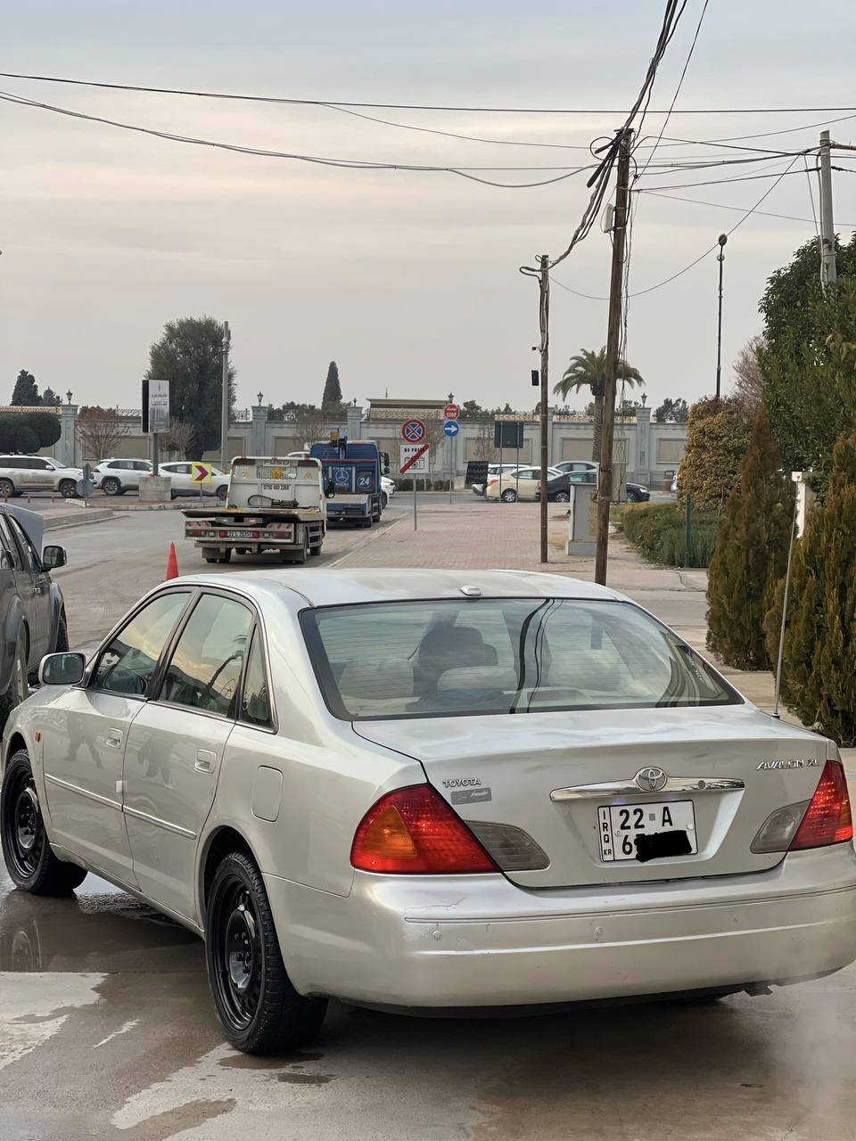 تۆیۆتا ئەڤەلۆن مۆدێل 2000 هەزەی نوێیە سەنەوی تا 27ە 3پارچەی بۆیاغە پێش و پشتی کەپسە مەکینە بەشەرت گێری تەپەیەکی کەمی هەیە بەناو کردن بەشەرت نرخ 68و مەجالێکی کەم 
*********** أربيل, العراق
