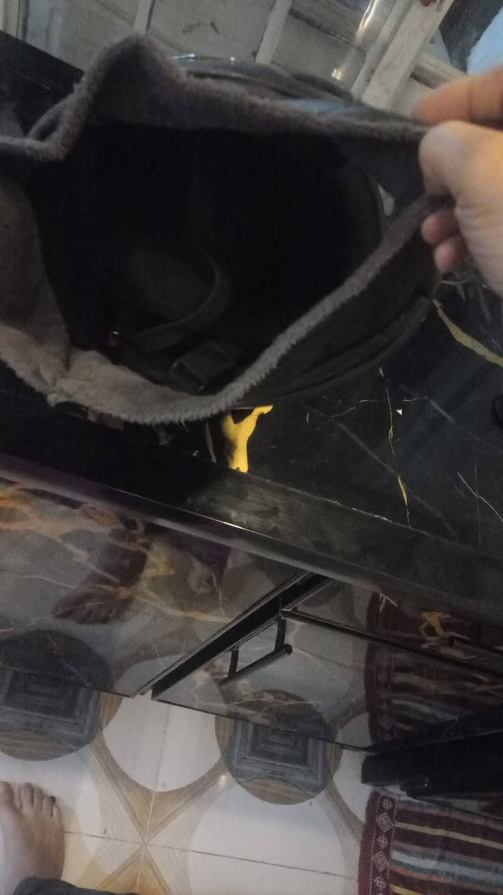 السلام عليكم عندي هاي الخوذه للبيع قيم واخذها ***********
