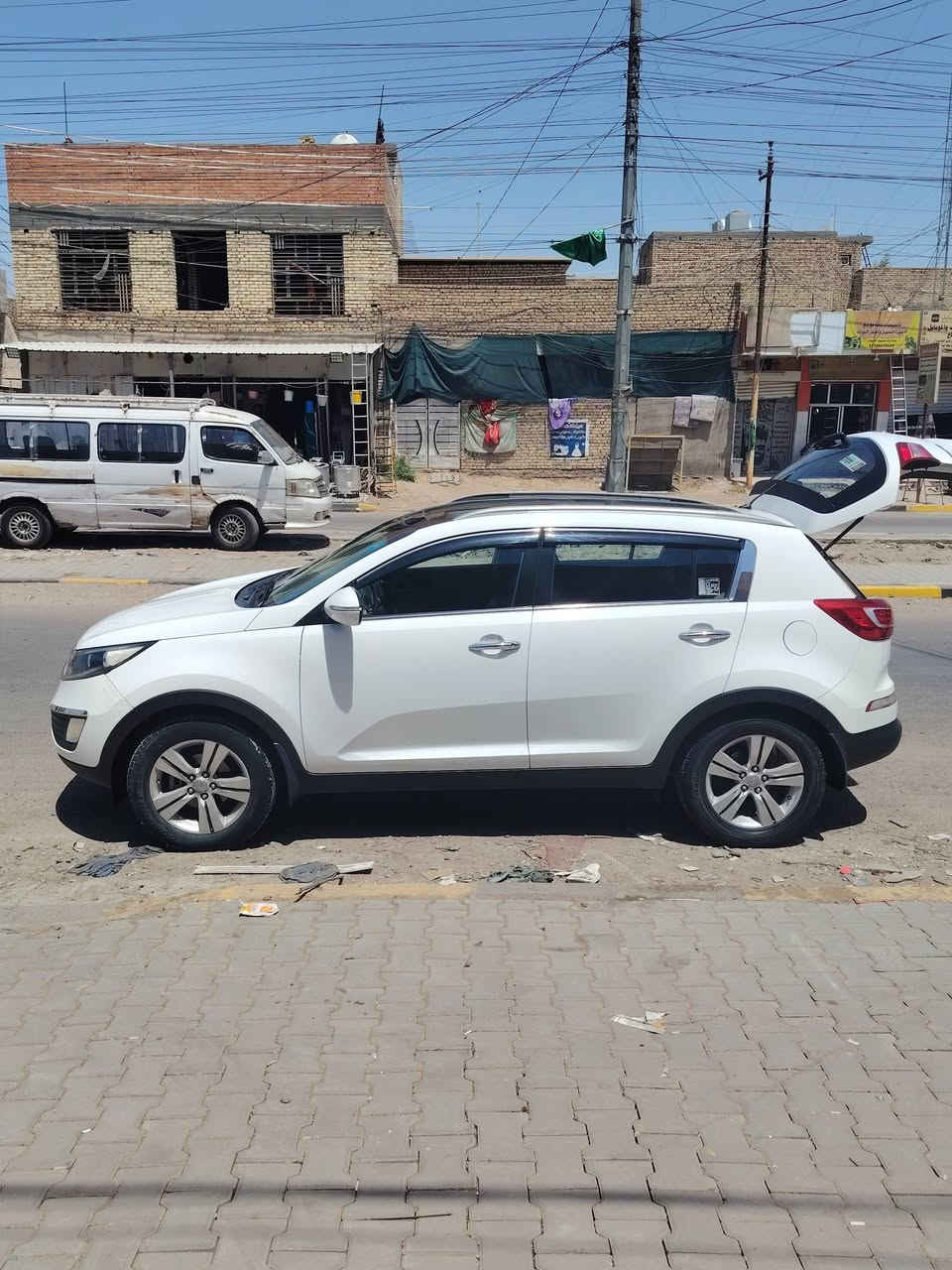 السلام عليكم كيه سبورتج موديل 2011 خليجيه مواصفات بانوراما محرك 2400 دوش  سياره نضيفه وجاهزه مانقصه شي للاستفسار السعر 142$ 
***********

