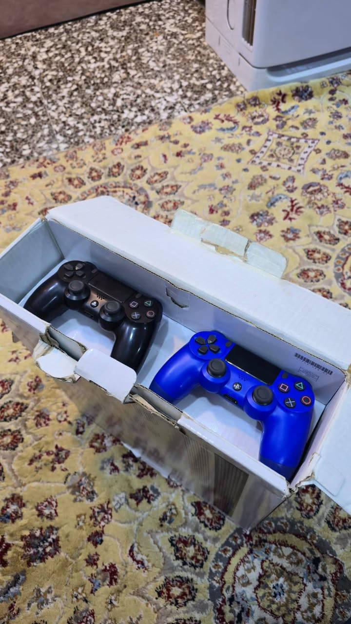 سلام عليكم بلي فور برو مهكر قرص ممفتوح لوك ستيكر ذاكرة 1تيرا جديد حيل ويا يدات عدد ثنين  كارتونه مالته بلي شخط ما بي بي 27لعبه سعرة 330 بي مجال مكاني ديالى بعقوبه منطقه شفته ***********
