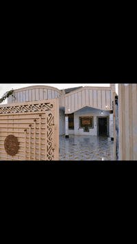 السلام عليكم 
بيت للبيع مساحة  ٣٠٠ متر عرفتين نوم كبار وهول وربعه 7*5 ومطبخ حار ومطبخ بارد وصحيات داخليه غربيه وصحيات خارجيه شرقيه والبيت تأسيس دفن بواري وانترنت وكاميرات  مع خزانات ماء 11 الف لتر منضومه تصفيه ماء وماطورين ماء الدار في شارع روتانا عرب الشيد ناجي مجاور الركن بصف شارع 30  الفرع كامل خدمات تبليط وكهرباء وماء وخط مولد بس يعيد الجوزه السعر 65 مليون قابل للتفاوض للأستفسارالاتصال على ***********/***********
