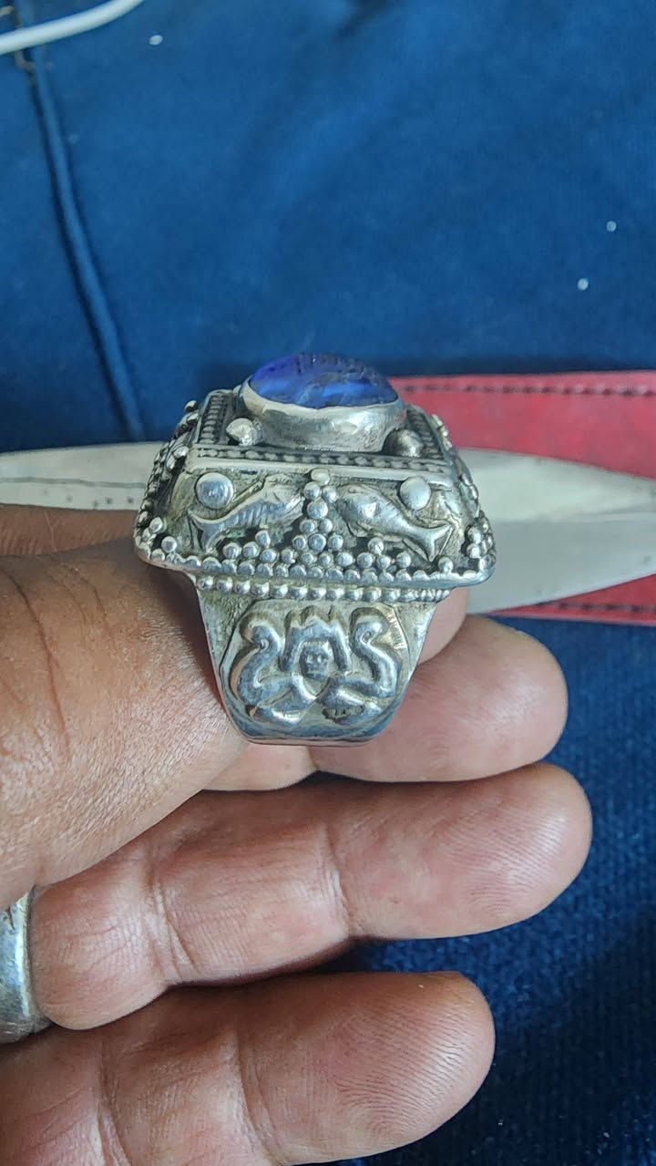 خاتم زفير الماني مرصود منقوش  هو الله    قديم 
200     وبي مجال


**إذا كنت صاحب هذا الإعلان وتريد حذفه لأي سبب، رجاءا أرسل رسالة إلى الدعم الفني**