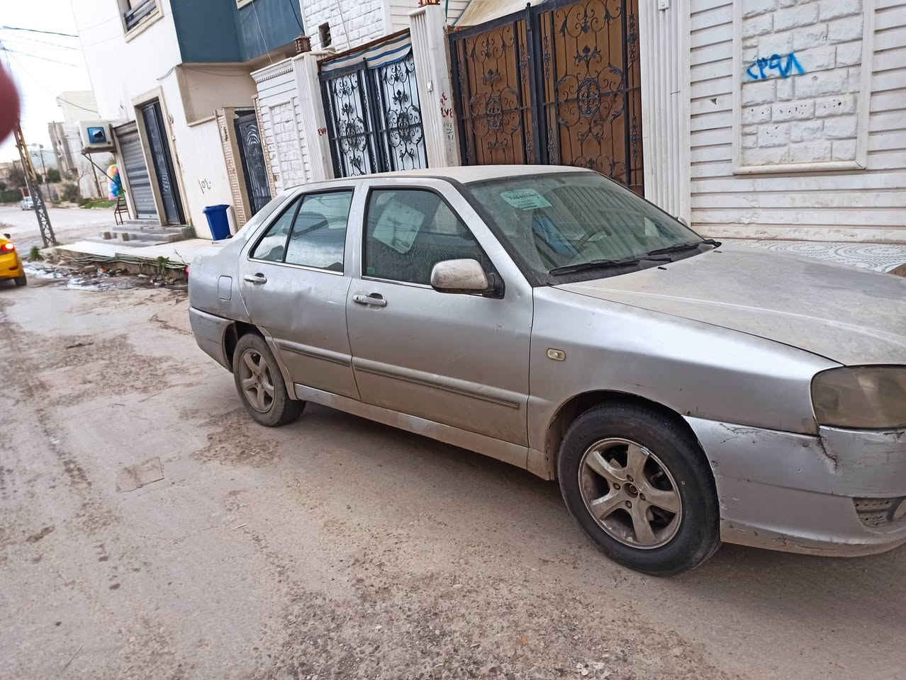 سيارة للبيع السعر 3200$
السيارة باسمي رقم انكليزي كابون باسمي 
إتصال على ***********
