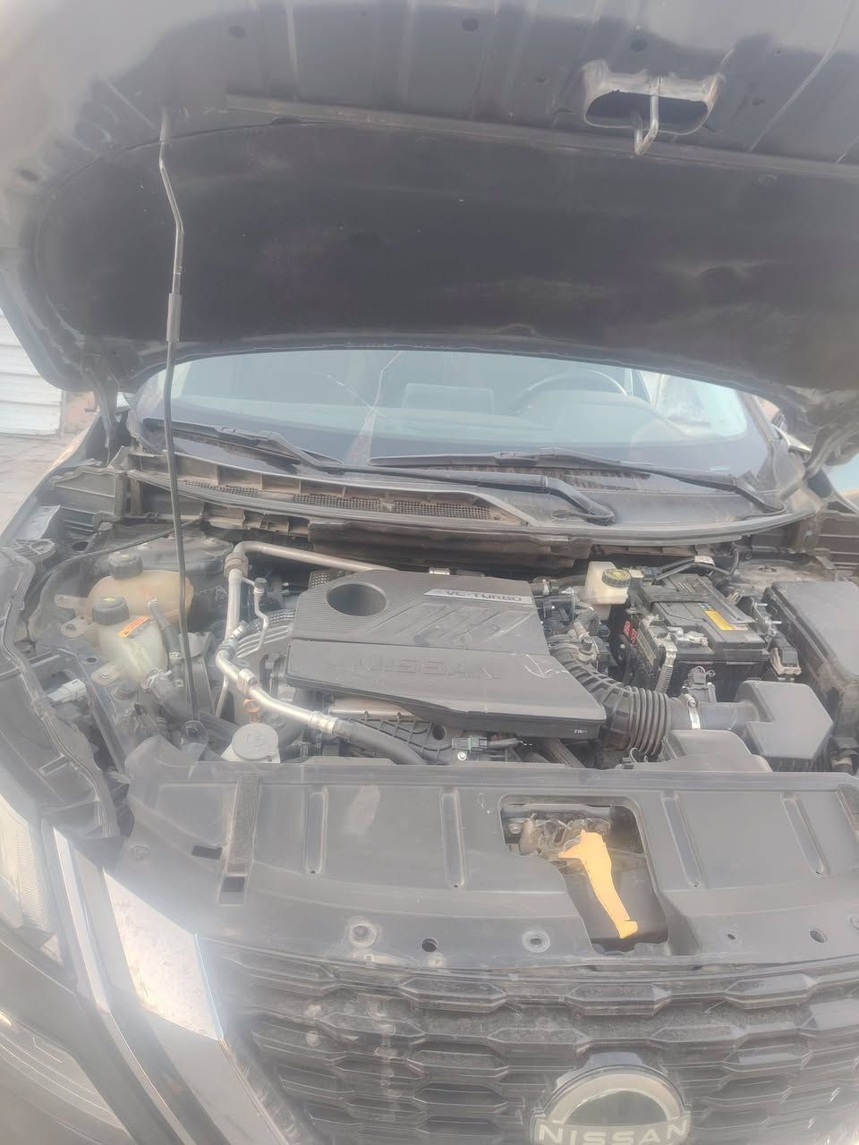 نيسان روج موديل 2023 حادثها بس البنين والكامل يعني حاجتها بس البسيط كلش مكانها  مكانها المنصور شارع 14 شارع  سعر ١٥٠ وبي مجال ***********
