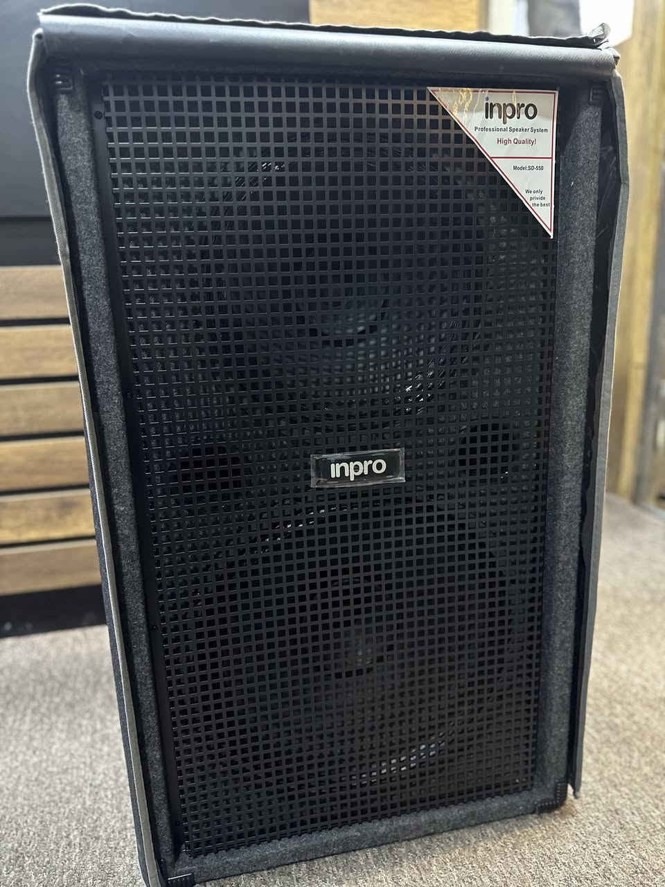 سلام عليكم جهاز للبيع كامل سماعتين ثنائي جديد ما مستخدم ولا حفلا ولا اي شي و سماعتين نضاف  وستاندات ومكسر داينكورد 1000 كوبي امتياز  وچوكات وحتا منظم فولتيا موجود جهاز اخذتو للديجي ومايك جهاز يخبل للتواصل اتصال او واتس اب ***********( سعر مليون و400) مكان الجهاز موصل... الجهاز مرتب بشكل
