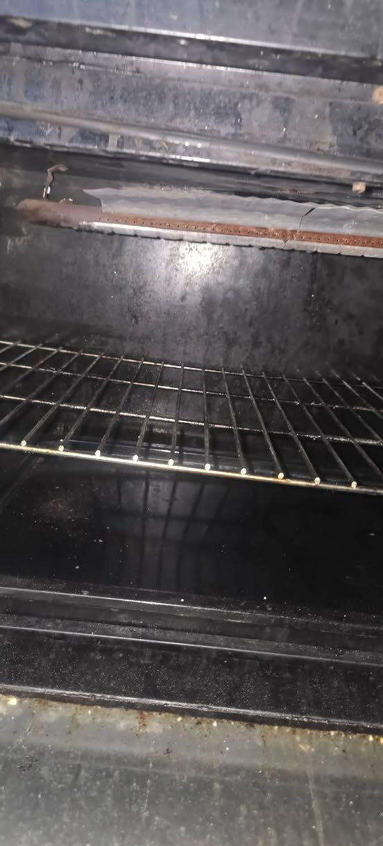 للبيع طباخ ايطالي شعال بدون اي عيب فرن شغال ٥عيون شغال فقع جام امامي فرن مكسور براد ماي شغال هفلان *********** سعر طباخ ١٠٠الف براد ٤٠الف
