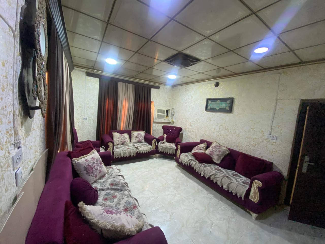 دار للبيع. الموقع. حي المعلمين
قبل فلكه حجي عليوي بشارع 
المساحه. 240 متر. طابو. صرف. 
الاتصال على الرقم 
***********
