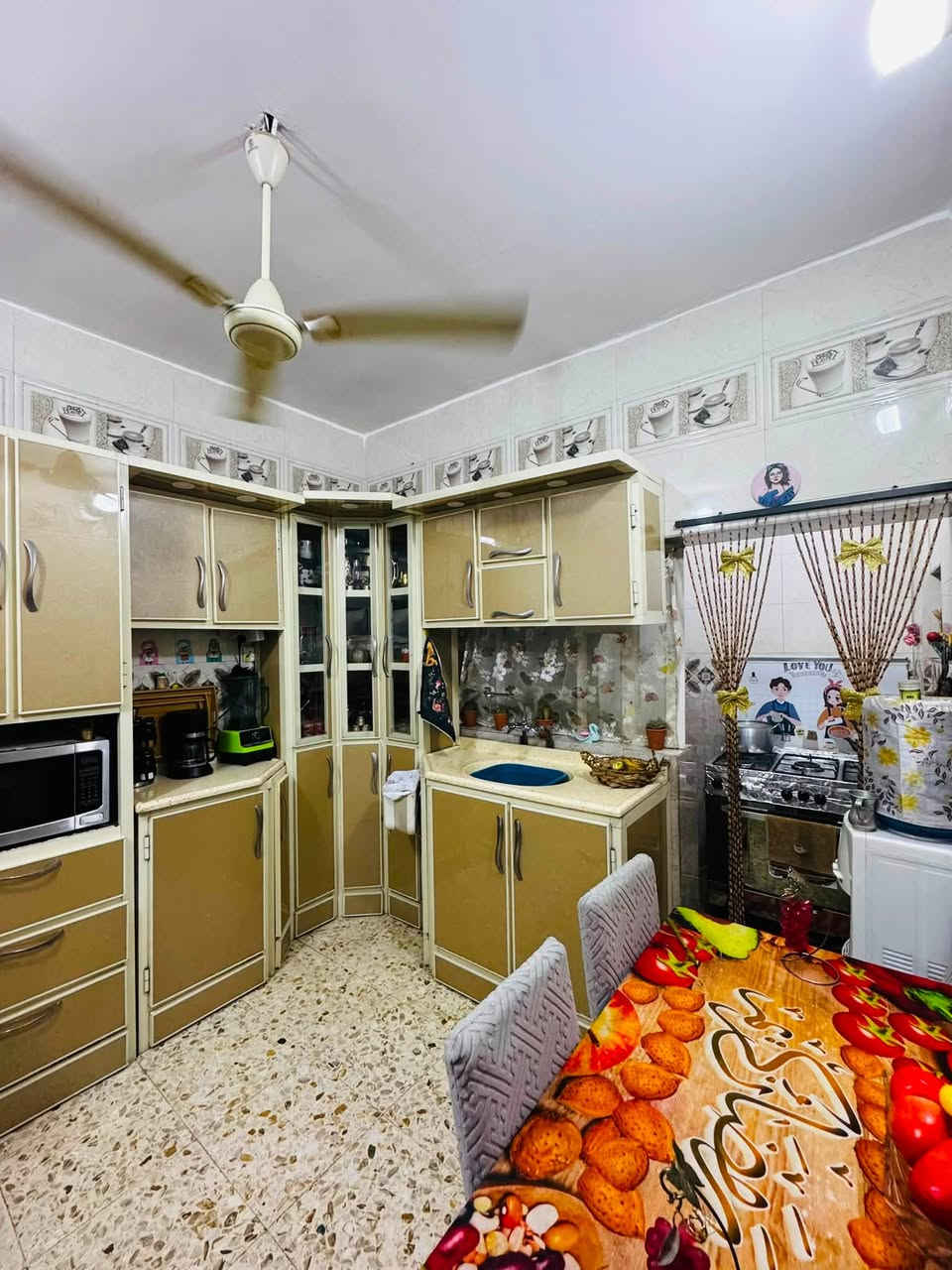 دار للبيع مساحة ١٠٠ متر على ساحه شارع كراج الاسدي  منطقة ال ٥٠٠٠ طابقين
*********** او ***********
