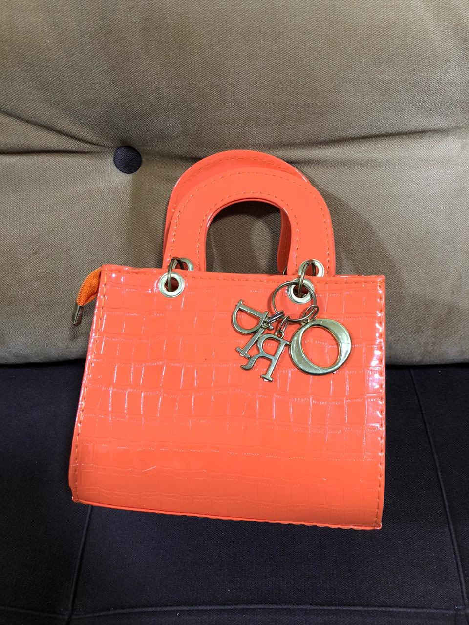 كارتونه جنط نسائي ٢٠قطعه جنط متنوعه سعر كارتون ١٠٠ يعني تطلع قطعه ب٥ اخر كارتونه متبقية


**إذا كنت صاحب هذا الإعلان وتريد حذفه لأي سبب، رجاءا أرسل رسالة إلى الدعم الفني**