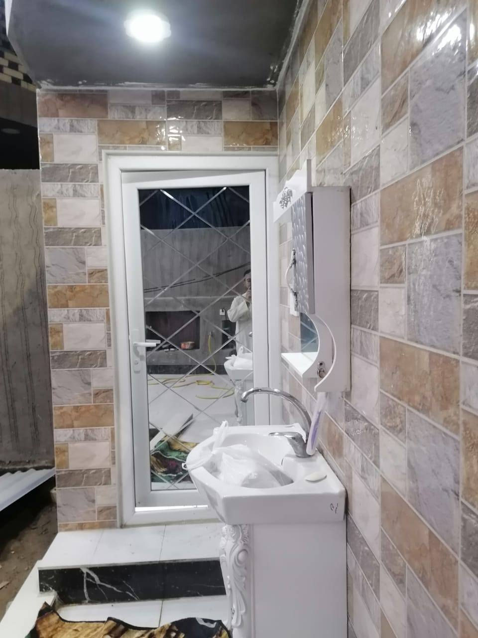 بيت للبيع 150متر البناء بأشراف كادر هندسي طابو زراعي سند 25 البيت في شارع مجمع الشبيلي اول شارع قرب مطعم ضيافة النجف البيت قريب على نفق المختار البيت فول مواصفات يحتوي البيت على طابقين الطابق الأول غرفة وصالة واستقبال ومطبخ حار وبارد وحديقة وكراج سيارة الطابق الثاني يحتوي على غرفتين و صالة و صحيات السعر 140 مليون للأستفسار واتساب ***********
