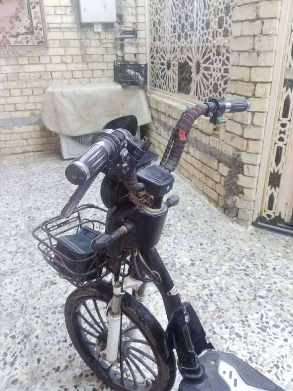 دراجة شحن للبيع من شركة Super E-Bikeالصينية الدراجة موديلة 2024 سرعتهة 80 
ومستلزماتهة كلهة موجودة سويج 2 وشاحنتهة هم الاصلية وكلشي بيهة شغال  شاشة شغالة ودبل شغال اشاير يمنة يسرة هم شغالة الاضوية هم شغالة بس بيهة عطل واحد موضحة بل صور الدراجة وكعت وانكطع بيهة واير مدري شنو وكفت ما كامت تشتغل 
السعر 225 العنوان بغداد مدينة الصدر للاستفسار خاص


**إذا كنت صاحب هذا الإعلان وتريد حذفه لأي سبب، رجاءا أرسل رسالة إلى الدعم الفني**