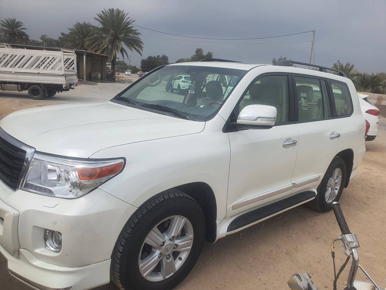 لاندكروز . 2012 . فطيم . ماشي 273 . مكغوله من الصيغ والضربه 
جاهزه . تخم تاير جديد . حدادية جديده . سنويه لغاية  شهر 12 . 26
بيها شخط . واضح بالصور الجه اليساره . بسيط . رقم بغداد  تحويل مباشر 
***********
***********
السعر 340 بيها مجال .
