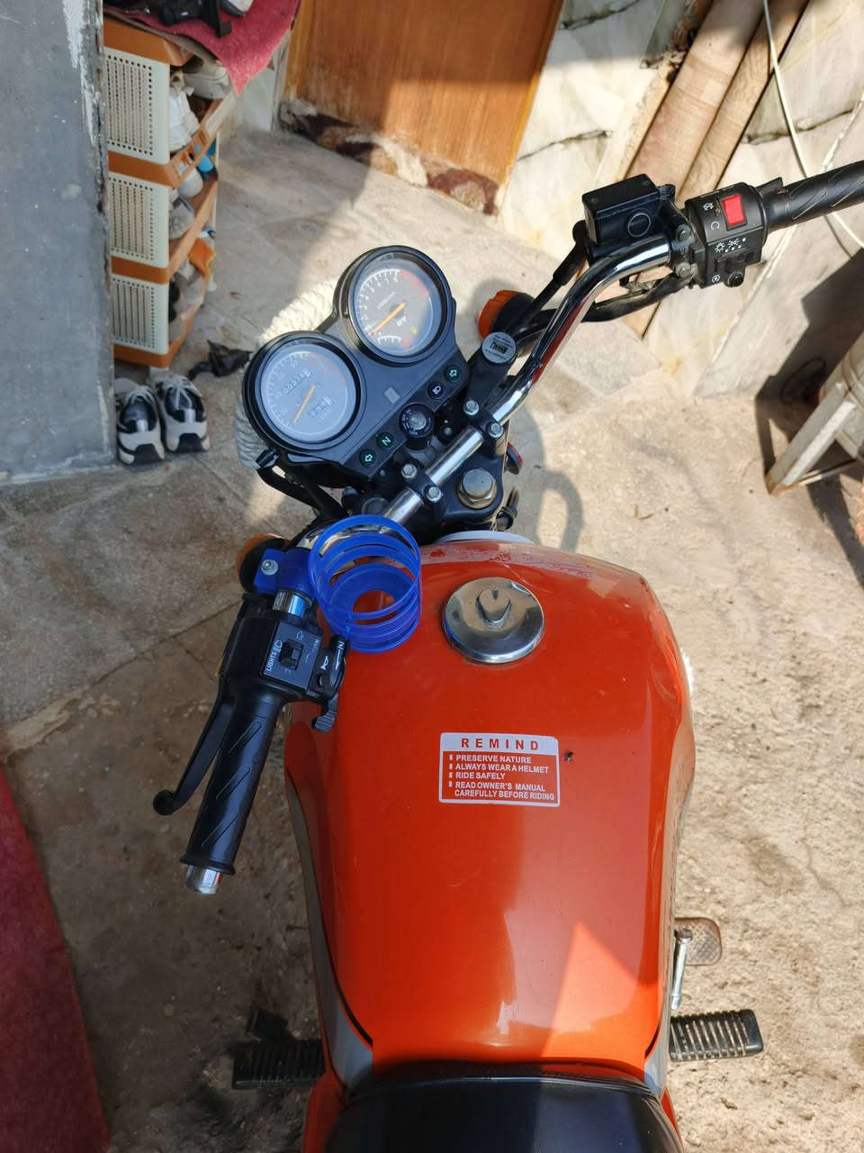 اسلام عليكم
دايوان نفخ للبيع لون برتقالي مديل 23 
اوراق اصولي محرك ميتين  
السعر مليون وستميه ١٦٠٠ وبيها مجال
المكان كربلاء طوريج سياحي الكراكشه
الرقم ***********
