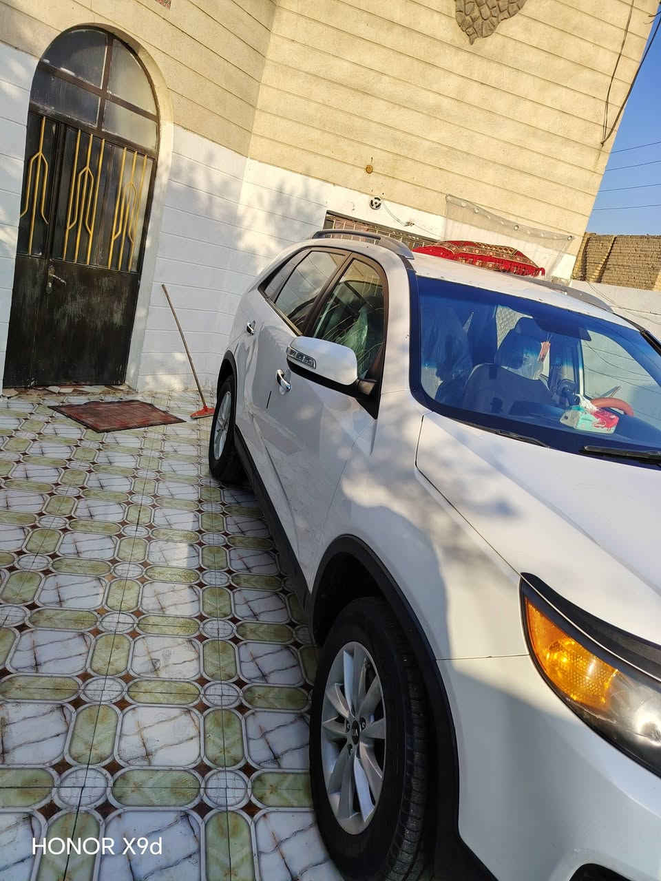 سورنتو ١١ أمريكي مكينه ٦دوش ٧راكب ٣قطع تبريد رقم بغداد الإنكليزي بسمي مكفوله من الصبغ والمعجون عنوان بابل ***********
