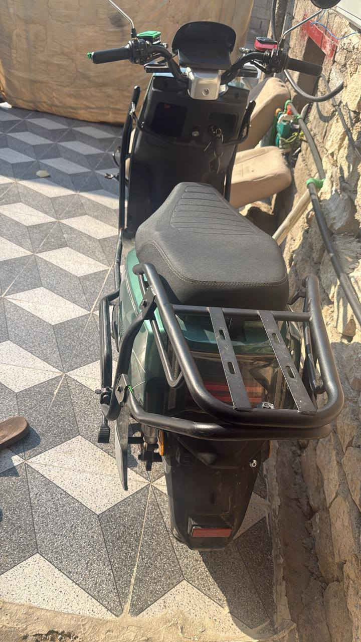 سلام عليكم دراجه شحن للبيع ست بطاريات عل فحص كهربائياته كلهه شغاله موديل 25 نضيف نوع دبدوب مدرع بل كامل سعر 600 الف مكاني رمادي رقم تليفون ***********
