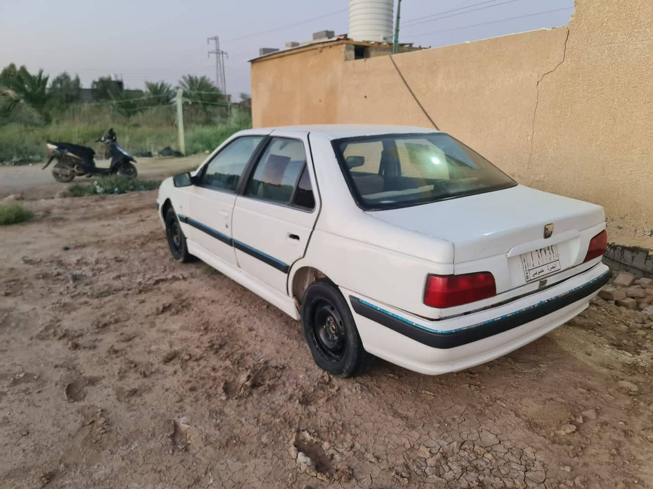 بيجو باص هديل 20012سنويه مجدده20030السعر 23وبيهه مجال الشراب رقم الهاتف ***********
