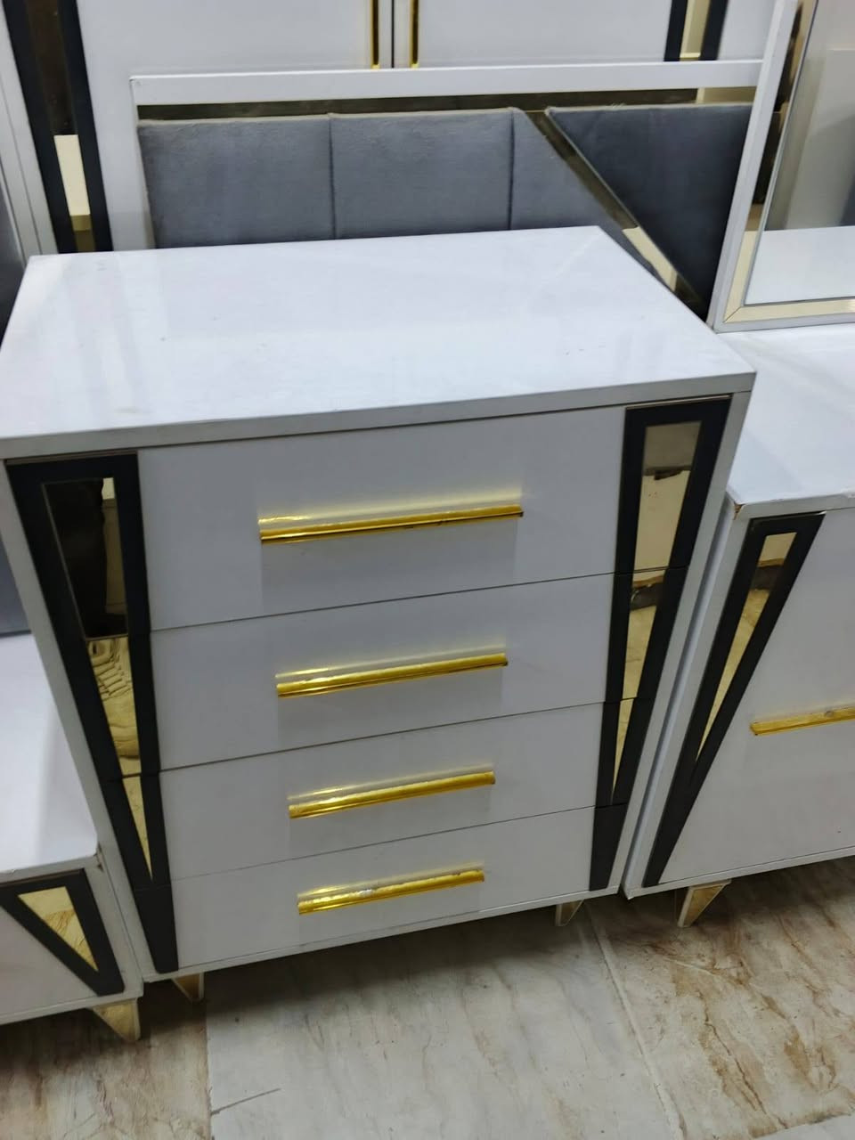 غرفة 6 ابواب 9 قطع 
للاستفسار ***********
