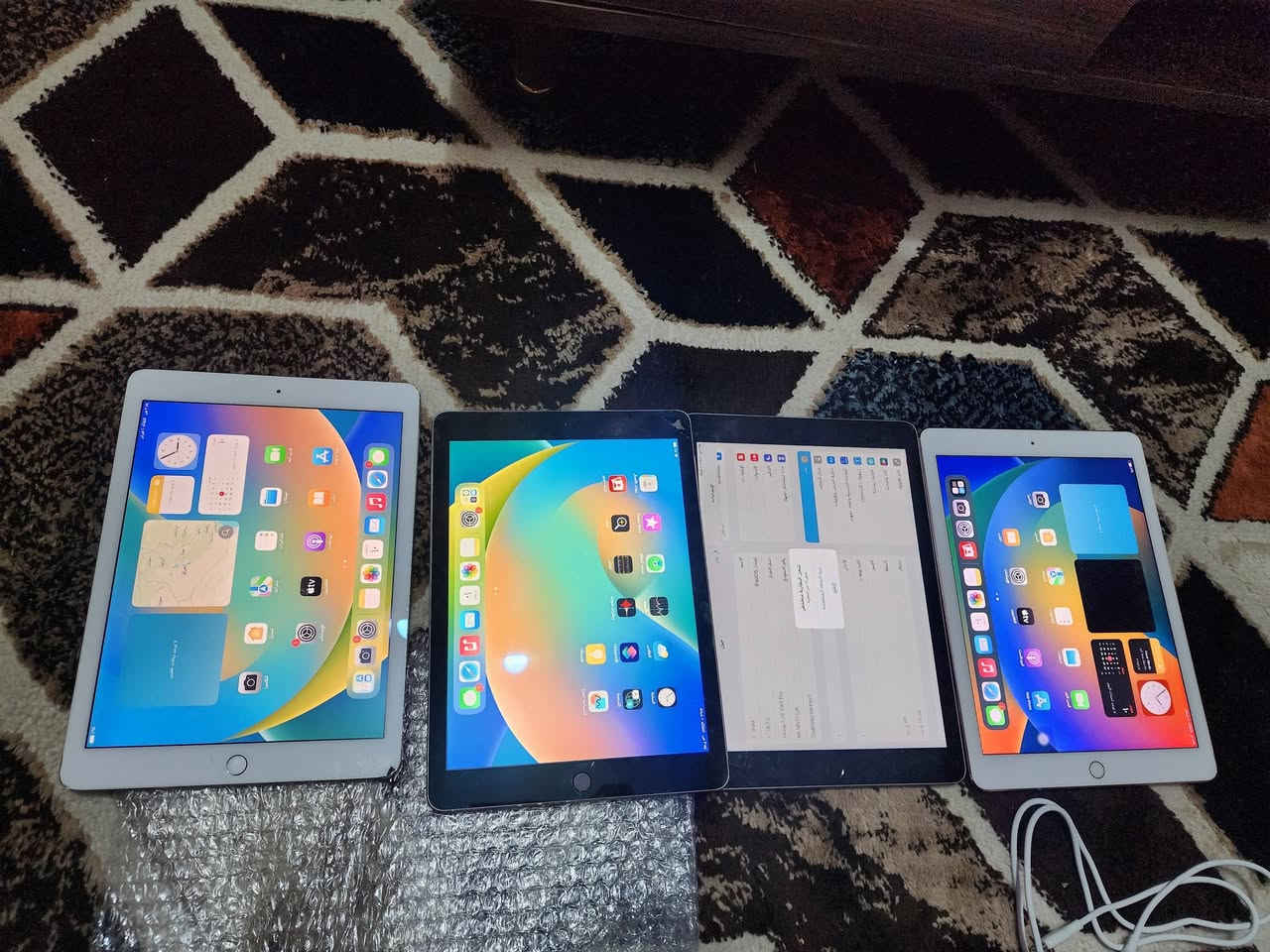 ايباد برو9.7 عدد 4قطع شغالات ذواكر 256 و128 كيكا لاصحاب الجملة الشراي يتصل***********
