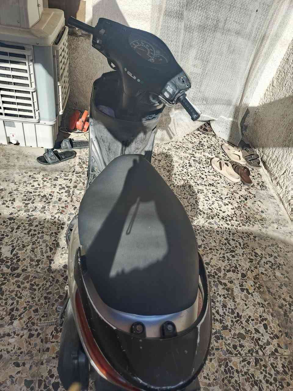 سلام عليكم دراجه بريز 140 سرعه درجة نظيفه وحلوه مابيه اي نقص سلف وهندر نكره وحده كامله من كلشي سعره 350 وبيه مجال للشراي رقم *********** واتساب موجود بغداد الحسينيه
