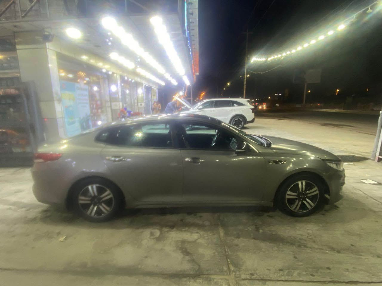 السلام عليكم من رخصة الادمن 
 اوبتما مديل ٢٠١٦
فول مواصفات 
وارد امريكي حادث بنيد فقط 
مكينه GDi 2400 
باقي التفاصيل موجوده بتقرير الفحص 
مكان السياره بصرة _الجزيره _ الفيروزيه 
سنويه جديده راعيهة يريد تحويل 
للاستفسار :***********
السعر 120$ وبيه مجال حك الجية
مكلف بلنشر رجائآ لاتراسل مازنجر البصرة, العراق
