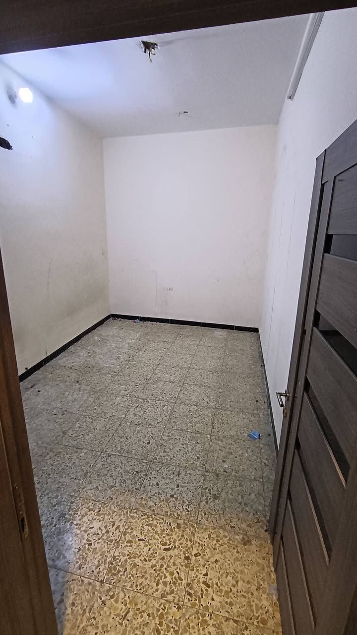 السلام عليكم
شقة للأيجار طابق ارضي 
الحرية الاولى البستان قرب اسواق ناجي
تحتوي على غرفتين وصالة كبيرة ومطبخ كبير
ومنورين

للاستفسار ***********
