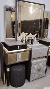 غرفة نوم خشب تركي اصلي ثقيل جدا تتكون من ٩ قطع صبغ حراري سرير مخزن حديد
اناره ذاتيه
 مشتريها ب٣ ملايين و٣٩٠
ابيعها بمليون و٧٥٠ مستعمله شي قليل مابيها جلخ
موصل شقق الخضراء الجانب الأيسر ***********
