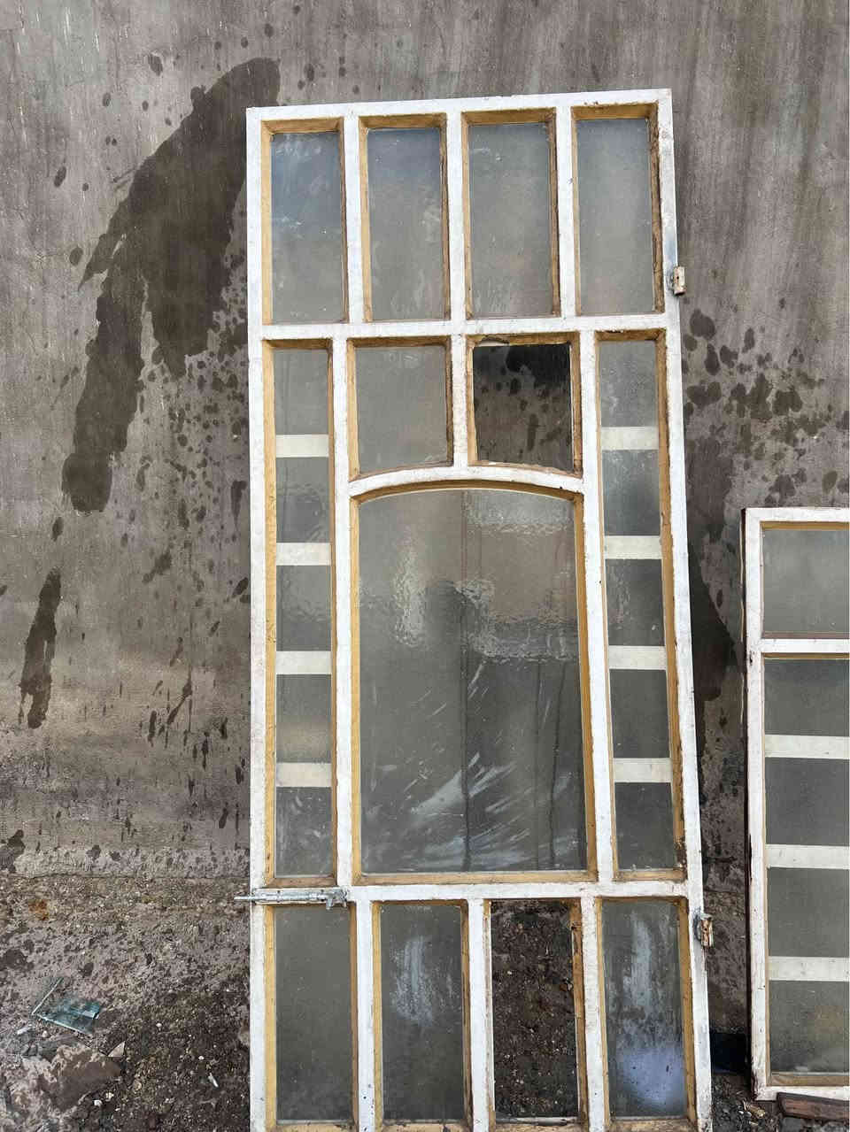 السلام عليكم باب وشباك وباب خشب جديد بسعر مناسب مكان بغداد *********** بغداد, العراق
