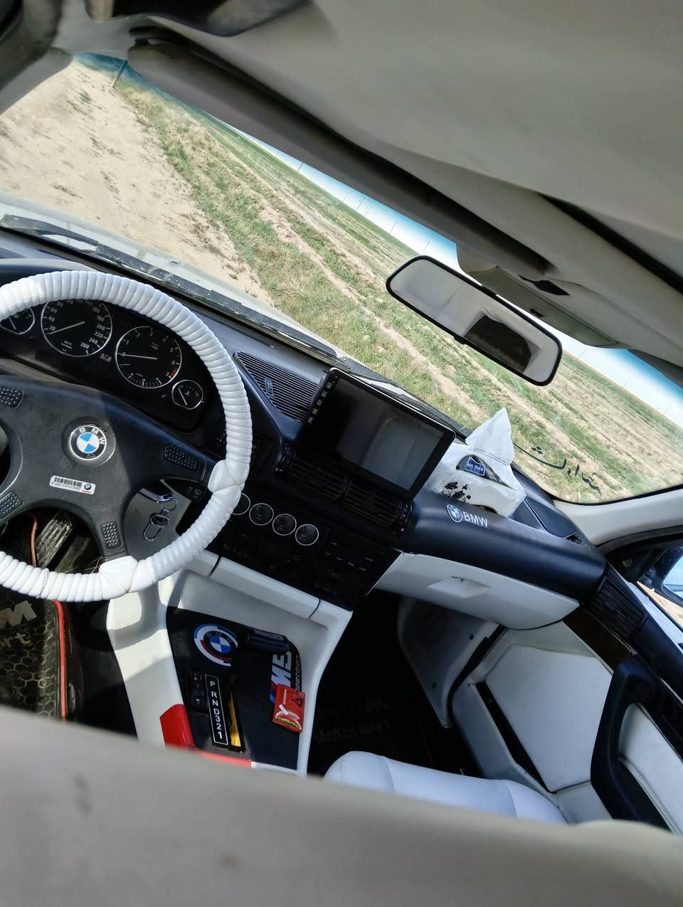 BMWللبيع 525مسكر اوتو رقم سليمانيه بطاقه بانزين موديل1990 محدث93 بيها سلايت طكتين اوياله جديد تايرات جديد صدر جديد تبريد نقصه غاز شاشه كامره كشنات شاشه كيجات كله شغال داخل جديد 
كهربايات شغاله زينون عالي  سعر65وبيها مجال ***********
