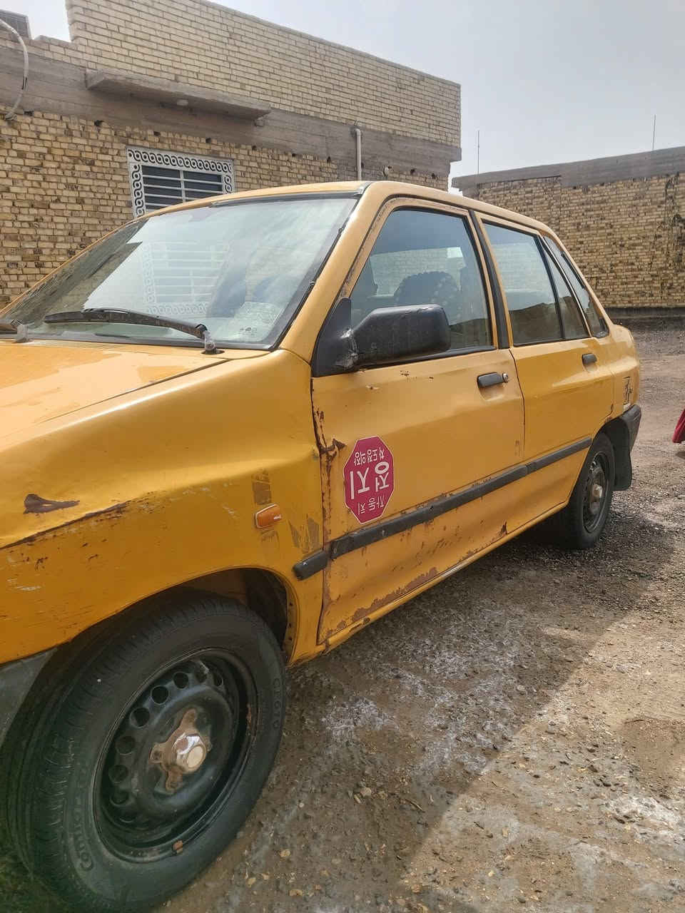 للبيع 2013 رقم بغداد سنويه صار اسبوع من سقطت مداور ثاني يوم
مصفره هيه وغرامات 
مكينه بخار قليل /
تخم تاير حداديه شواصي مكفوله  
#مكان_الديوانيه 
السعر 27 وبيها مجال 
***********
