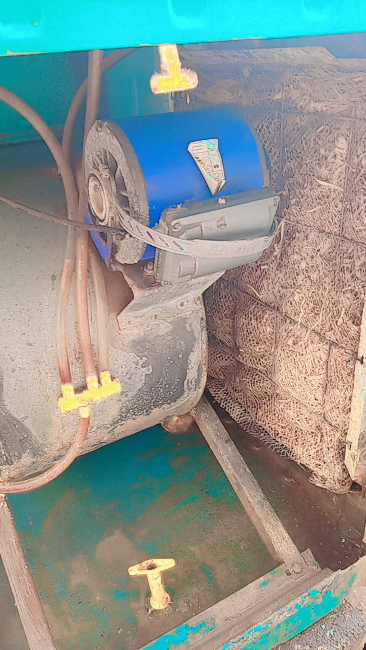 مبرده للبيع بسعر ١٠٠وبيها مجال عوزها بس ليف وتحطها وشغلها مكاني قضاء الفجر حي الشهداء  رقم ***********
