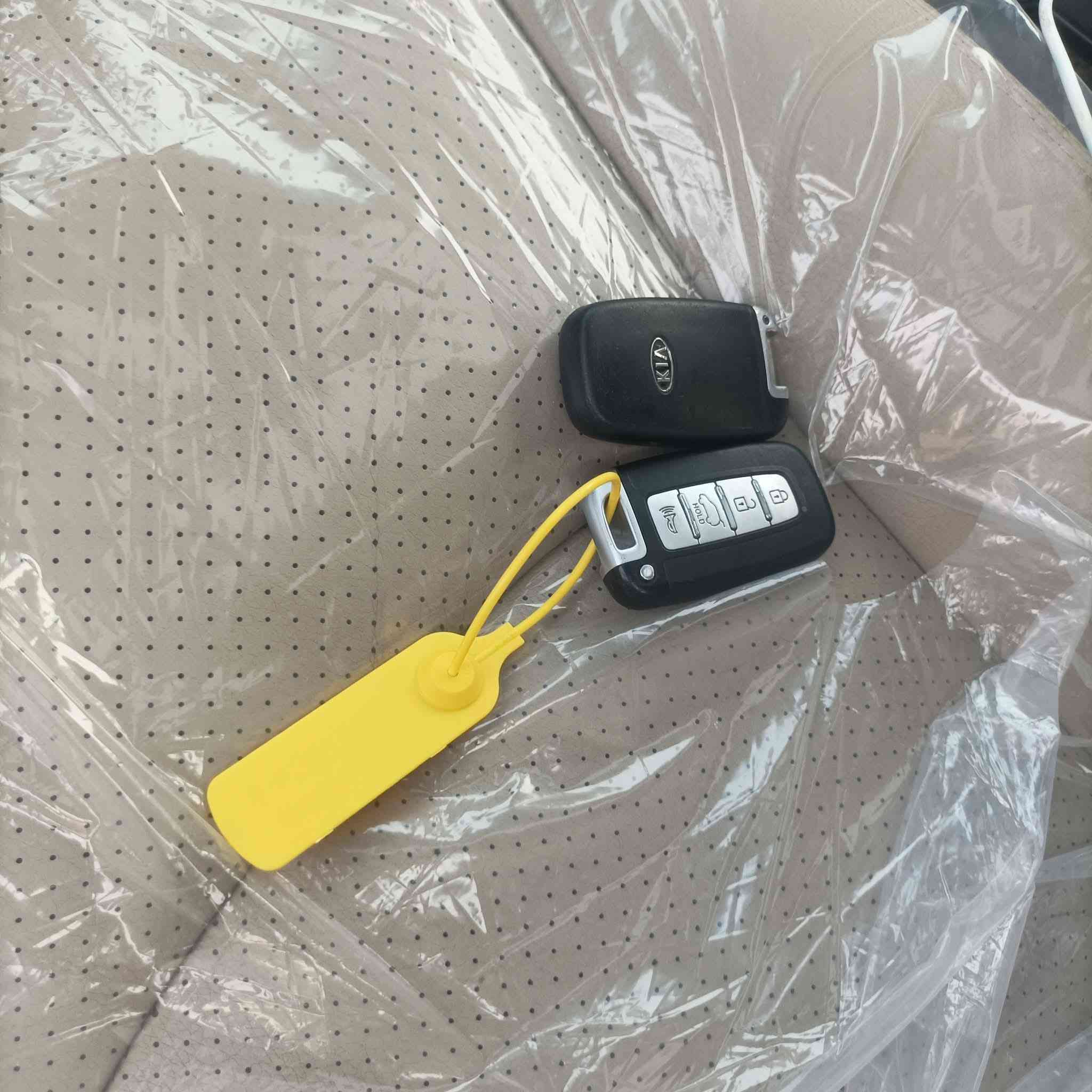 كيا موهافي
قطعه نادره هيج سياره تعتبر تحفه سياره
70 الف فقط حقيقي وع ضمان وفحص سونار 
( كفاله عامه من كل شي حتى من شخوط ) 
مكلف بلنشر رقم راعيها اسفل الإعلان تفاصيل بلاعلان ( كيا موهافي تحفه ع ايد وحده من ٢٠١٤ ) للعلم اني ماخذها زيرو صفر من الشركه الدوليه العراقيه 
بيها ع وضع شركه بعدها الحمد لله  شرط كتلوكات الشركه كلهن وياها وفابلون الأصلي مالتها ع بنيد وع قماره وكبات الزيرو وياها 
للبيع فقط نقدا كيا موهافي سياره  تعتبر زيرو بلنسبه لموديلها موديل 
فول ١/١ فئه ال Vip يعني فول الفول ماكو داعي اكتب مواصفاتها معروفه الفول 
كفاله عامه من ضربه صبغ تبديل حادث بارد ( حتى بلاستك دعاميات كله بلادي ) 
محرك برغي ما مفتوح بي مكفول من كل شي 
كير بلادي مكفول 
سياره جديده جدا ونضيفه ومكفوله كفاله عامه ( ملاحضه حتى شخوط ماكو بلسياره سياره صافيه وسليمه من كل شي
اخوان شراي وجناي يعرف قيمه الجديد وسياره بسمي بغداد الماني مشروع وطني هزه جديده 
مكاني بغداد
***********
***********
