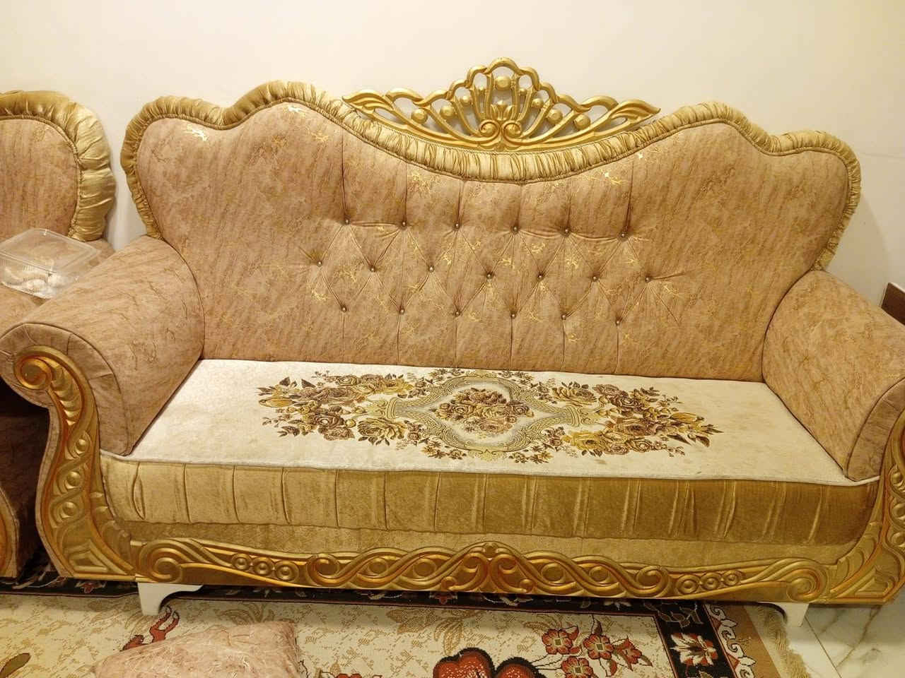 السلام عليكم طخم ملكي جديد نضيف ب 550وبي مجال بلازمة 64ب500الشراي يتصل ع الرقم ***********
