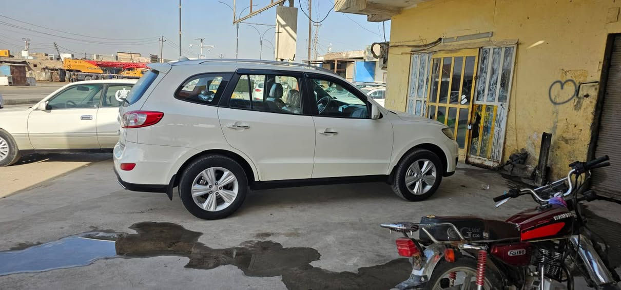 السلام عليكم سنتافيا للبيع موديل ٢٠١٠ الشركة العامة خليجي فتحة تحكم ستيرن كشن كهربائي ٦ سلندر ٧ راكب كفالة ماعدى جاملغ خلفي صبغ  كير مكينة جدد لافتح ولارواجز غرفته جديد ،سياره احلى من الصور رقم بغداد دولي بأسمي مكان السيارة ميسان العمارة سعره  ١٣٥  للأستفسار  ***********
