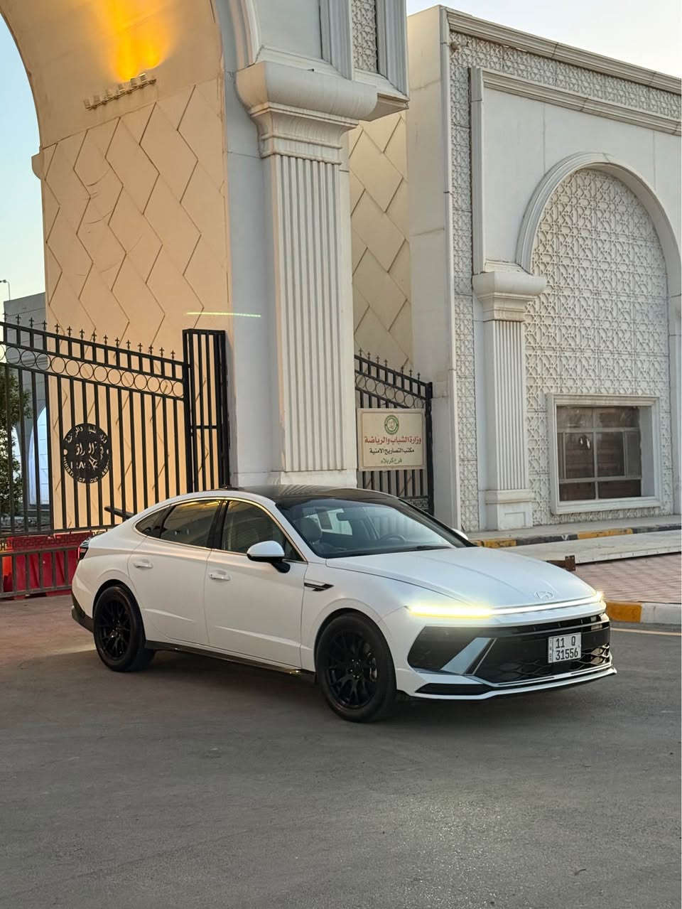 Hyundai Sonata 2024 
هيونداي سوناتا 2024 وكالة الت ساك خليجي اعلى فئة رقم بغداد دولي بأسمي تحويل مباشر 
كفاله عامه عدا ملاحظه بسيطه جوه الppf موضحه بالصور 
محرك 2500 تنفس طبيعي 
مواصفات الخليجي معروفه بنوراما ، تشغيل عن بعد ، بصمه دخول ذكي ، داخل جلد عسلي ، شاشه متصل كار بلي ، كير تعليك 8 نمر ،وباقي المواصفات معروفه 
السياره عليها ppf matt مات سعر 25 ورقه ضمان 10 سنوات + ويـل SRT سعره 9 اوراق + تخم تايرات مشلن اصلي وكاله سعره 10 اوراق ومصروف عليها هواي
السياره على وضع الشركه داخل وخارج وعلى ايد وحده من الشركه ، جاهزه من كلشي على اخر حبايه 
( السعر 230 وبيها مجـال )
السياره متعوب عليها ومتتقارن بالموجودات بالسوك 
رقم هاتف *********** كربلاء, العراق
