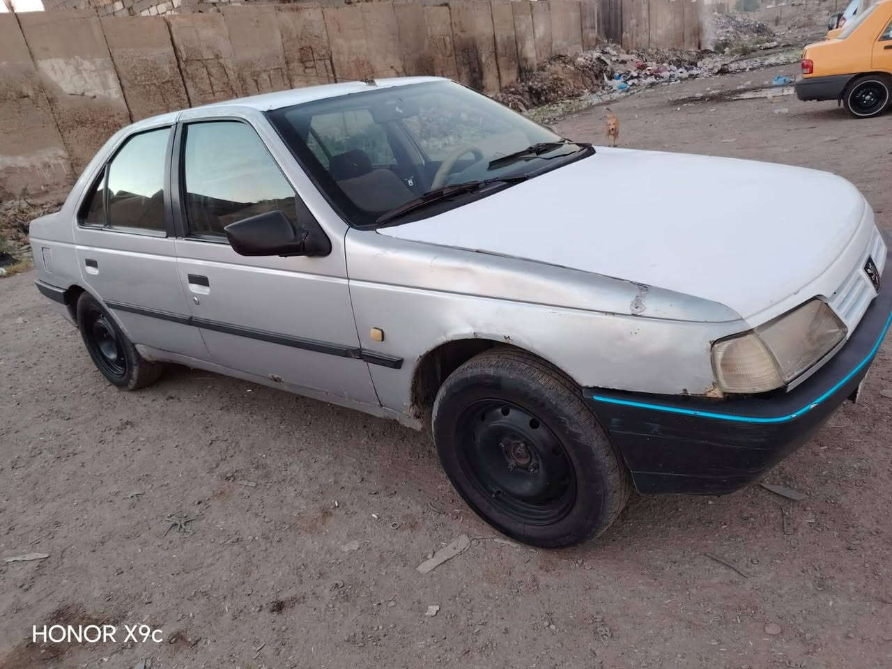 السلام عليكم بيجو 405 موديل 2012 سياره جاهزه وحلوه ماكينه وكير جده حداديه وكهربائيات تخم تاير  شغاله 17 ورقه وبيها مجال شرط التحويل  ***********
