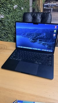 ماك بوك اير M2 • رام ٨ • هارد ٢٥٦