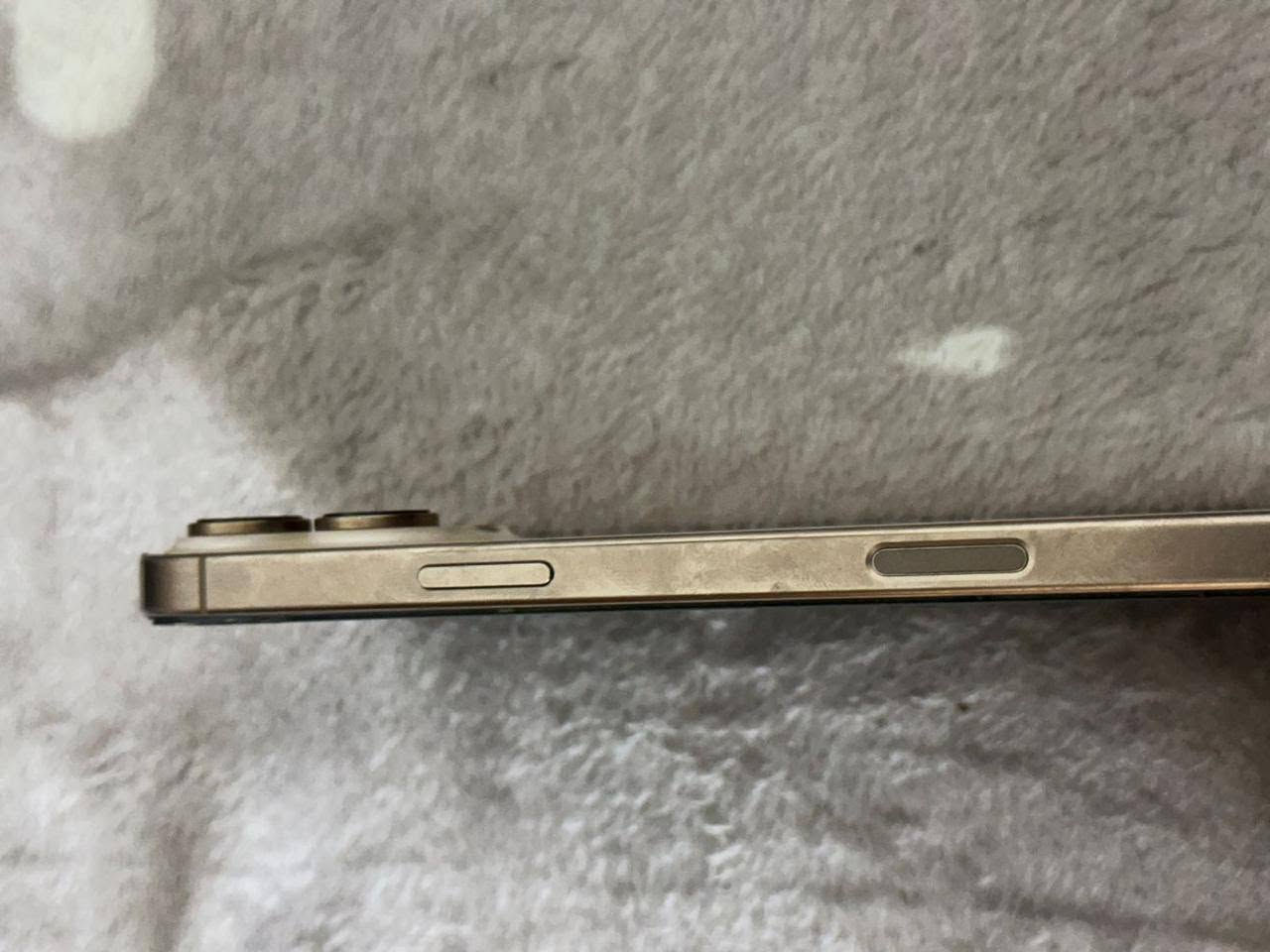 سلام عليكم 16برو ماكس نضيف بس مبدله شاشه مال تفصيخ بطاريه 88وظهر مكسور سعر مليون 100 تواصل رقم ***********
