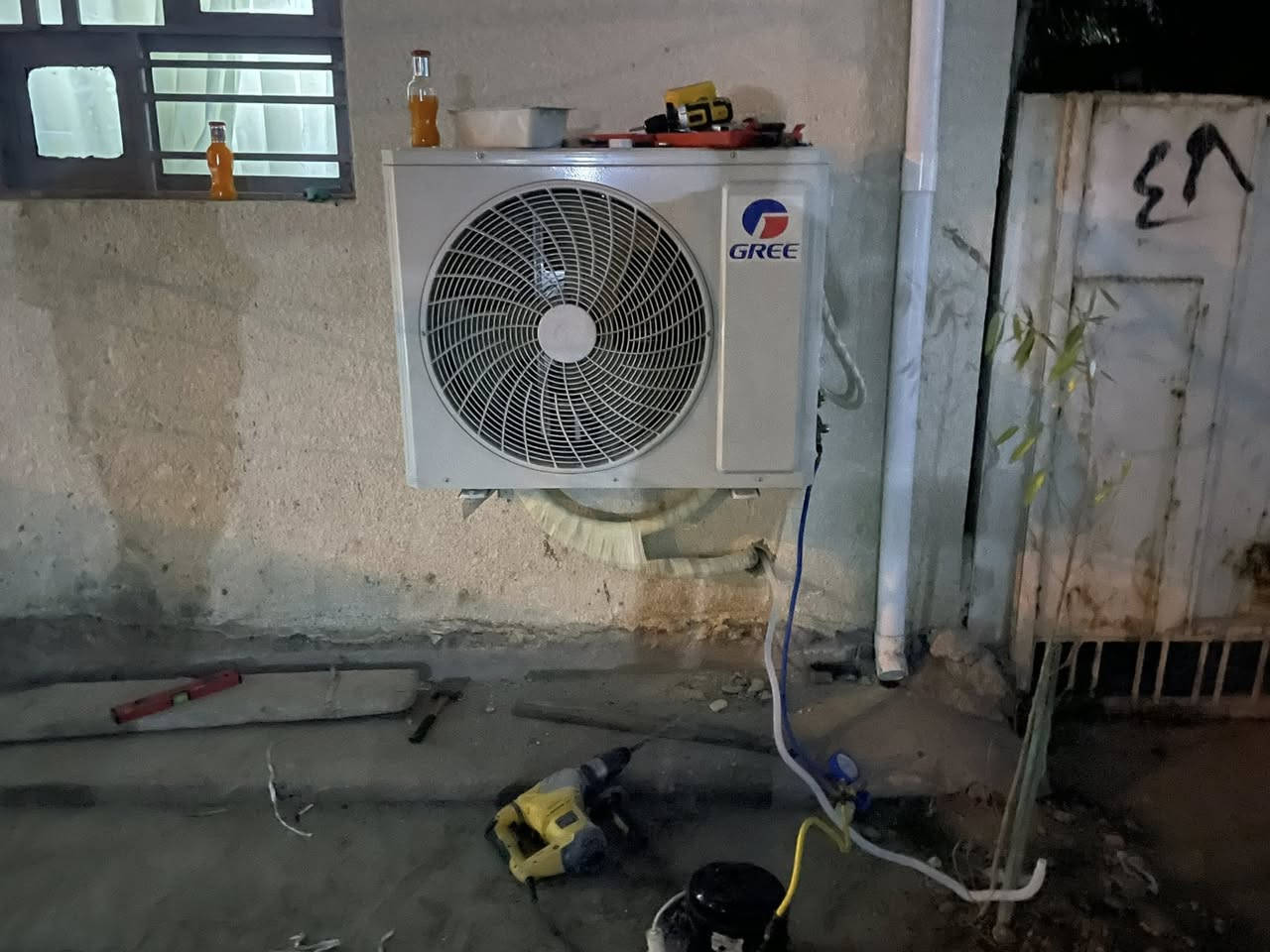 ام عليكم الورشه المتنقله في بغداد
لصيانه السبالت تنصيب سبالت وغسل سبالت 
وصيانه كافه اعطال السبالت كهربائيات ليك شحن غاز ```410R❄️  R22❄️ جميع السبالت  كنتوري او جداري❄️ فقط عليك تواصل على ذني الارقام تحب واتساب تحب اتصال احنا بالخدمه‏ ***********
