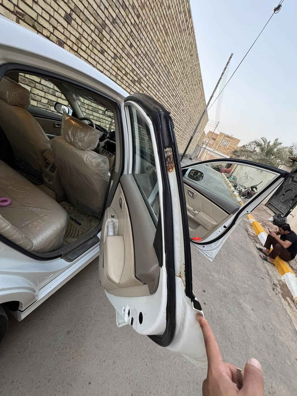 السلام عليكم ازيرا ٢٠١١ خليجي كفاله بيهه بارد فقط لا صبغ ولا ضربه مكينه٢٧٠٠ رقم بغداد بأسمي 
حداديه جديد امامي خلفي تايرات تبريد سماعات سستم سياره جاهزه من كلشي فقط يرادلهه ترتيب كماليات سعر اتصل وتدلل ***********
