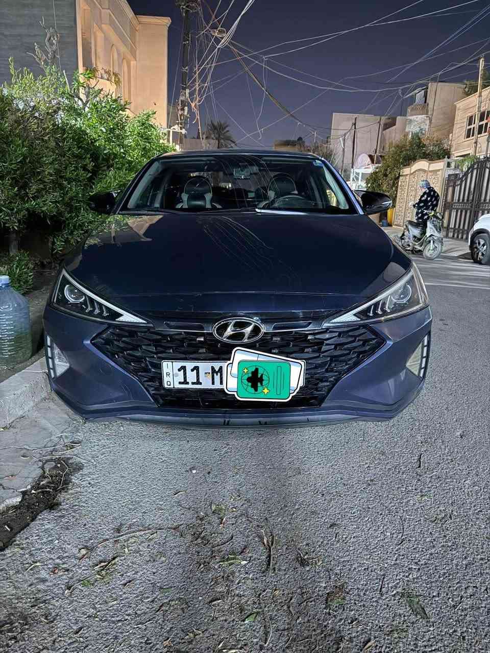 السلام عليكم 
النترا وارد كندي 2019 سياره نظيفه كير AT المرغوب مكينه 2000 دوش صدر كله نظيف وبلادي ماشيه 145 الف كيلو حادثهة ضربة بالجاملغ الامامي وباب السايق شوية بدون دواخل لا شواصي ولا لغود 
مصلح وهنا بالعراق صارت بيهة ضربة بالجاملغ الخلفي والباب شوية فقط بدون دواخل مصبوغة صفحة تدفئة شغالة وتبريد ثلج صدر امامي خلفي جديد قبل شهر بدلتة مازدات جديدة ام اللد واستيراد خاص البوابة مال عالي ناصي مو بلاستك يعني متعطل 
الجامة الامامية جديدة 
فلنجات ودسكات جدد 
انارة اسفل الكشنات 
مواصفاته 
ًرادار
ًكروزسرعه
ًتوقف ذاتي
ًمانع انزلاق 
ً تدفئة بالكشنات 
ً تدفئة بالستيرن 
ًكير وضعيات سبورت نورمال سمارت
باقي المواصفات المعروفه مكان السيارة بغداد القاهرة
***********
السعر 135 بغداد, العراق
