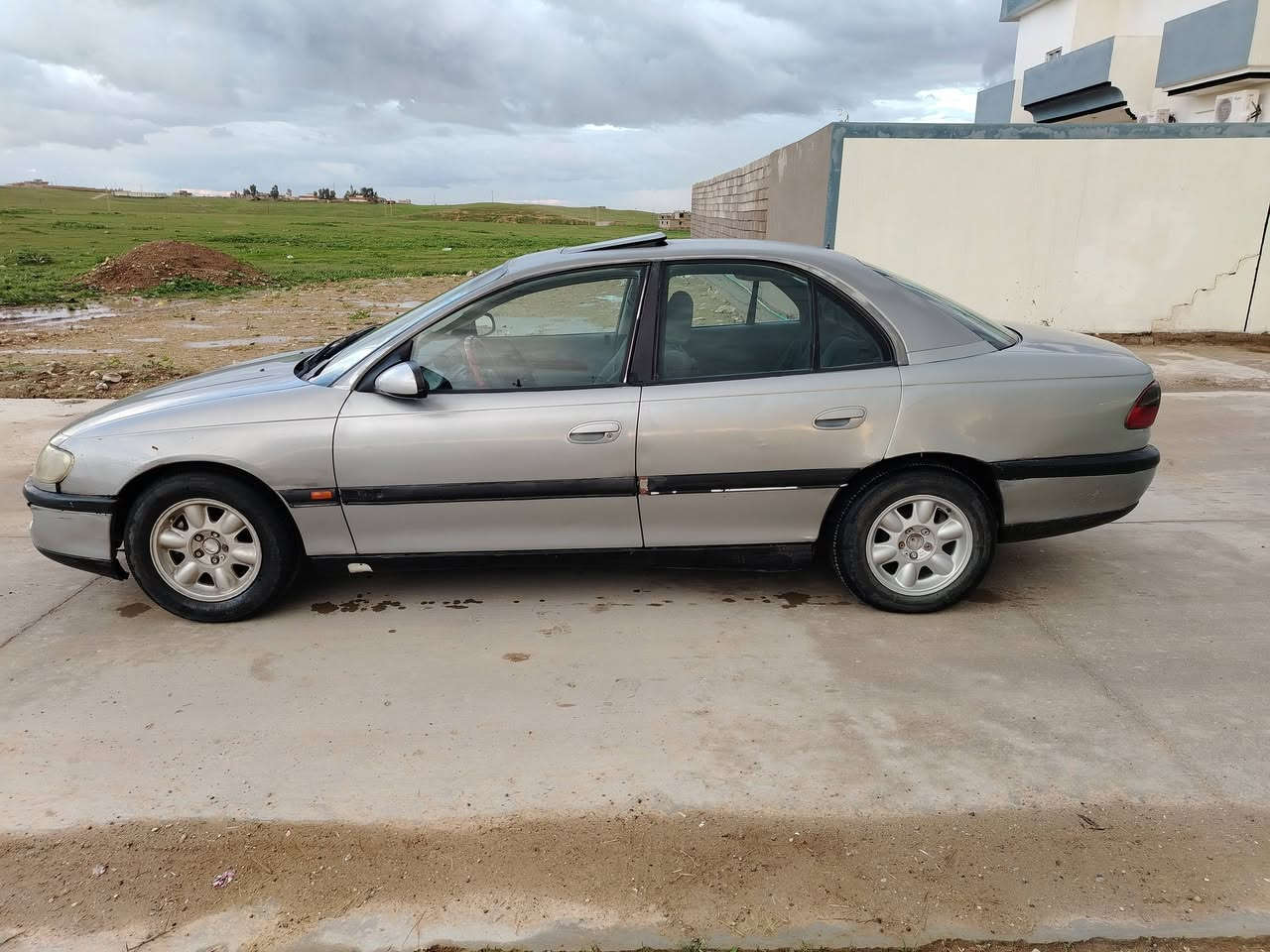 اوبل بزون 97 سنويا وهزا جديد بسمي محرك 20 فل كير اتوماتيك ميكانيك طخم تاير باتري جديد
طخم الأمامي عل نص طخم خلفي جديد
بيها صبغ مكانات جاملغ ورا السايق بي طخا
والباقي شرط تبريد يعوز غاز سعر 40
عنوان موصل الأيمن ***********
