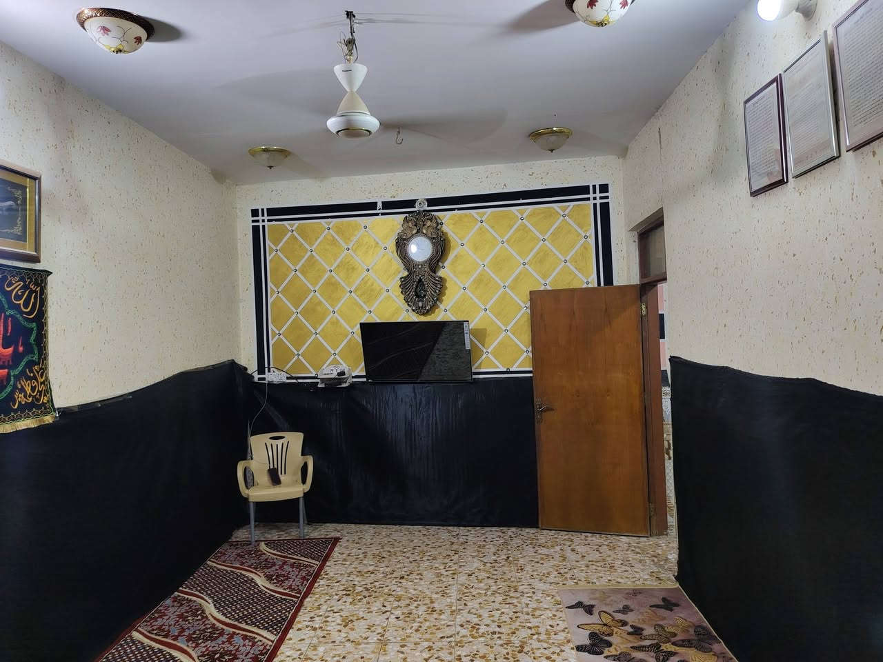 المساحة: 150 م² ركن
البناء: طابق –
الموقع: الديوانية – شارع سالم، قرب مجمع طيبة.

مواصفات :

✅ استقبال ضيوف
✅ صالة 
✅ تلث غرف  نوم
✅ مطبخ
✅ حمامات (صحيات)
✅ طارمة

📞 للاستفسار والاتصال: واتساب

* ***********

