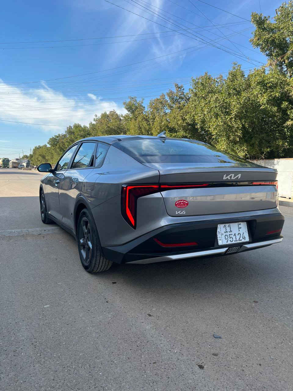 السلام عليكم 
متاح كيا كي فور 2025
وارد امريكي
ماشية 3000 ميل
Kia k4
فول موصفات عدا فتحة واشاير بالمري 
.تشغيل عن بعد 
.اشارة ترحيب 
.فتح الصندوق عند الاقتراب 
.اوتو هولد
.سايد بريك كهربائي
.رادار جانبي وامامي 
.مازدات led لد ثلاث عدسات
.قيادة ذاتية 
.تحديد مسار
.شاشة متصلة 
.اضوية داخلية لمس
.تحكم كامل عن طريق الشاشة 
. دشبول بيانو 

الحادث موضح بالصور 
تبديل قطعتين فقط .
.باب سائق امريكي نفس اللون فقط فتح وشد 
.وجاملغ ايسر 

كل القطع اللي مبدلها امريكية مال تفصيخ اصلي بس الجاملغ تجاري  .
السعر :$179
بغداد 
***********
موجود واتساب
