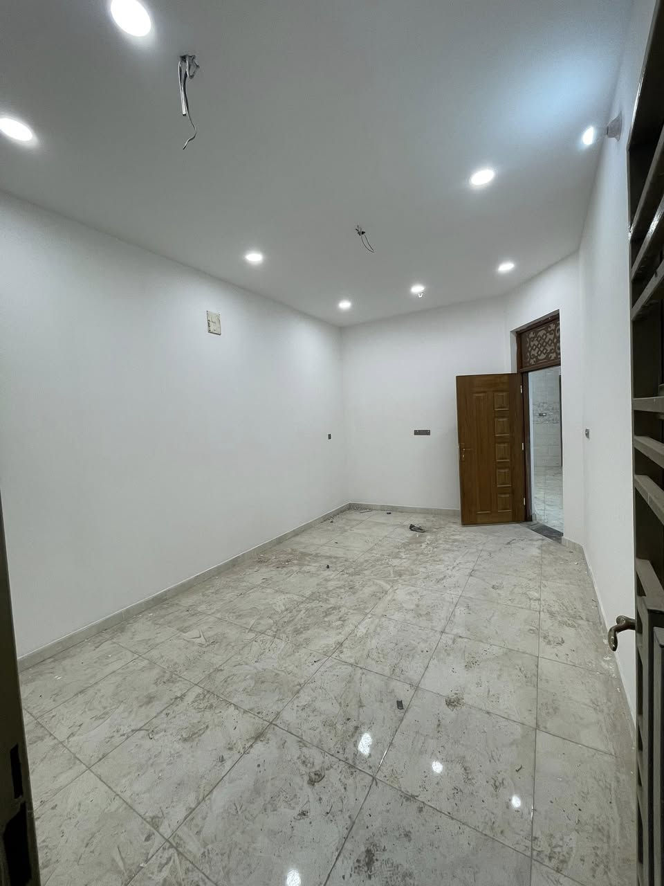 �✨ دار للبيع – فرصة ممتازة ✨🏡

📍 الموقع: سكينة الزراعي – مقاطعة 2/9
📐 المساحة: 100 متر
🏠 البناء: طابق ونصف
🆕 سنة البناء: 2025
✅ غير مسكونة بعد

🔹 تفاصيل الدار:
🛏️ غرفتين نوم
🛋️ صالة واستقبال
🚿 عدد 2 حمام
🍳 مطبخ حار وبارد

🔹 إضافات مميزة:
🔥 سخان
💧 تانكي ماء عدد 2
⚙️ ماطور مي

💰 السعر: 125 مليون قابل للتفاوض

📞 للاستفسار : ***********
